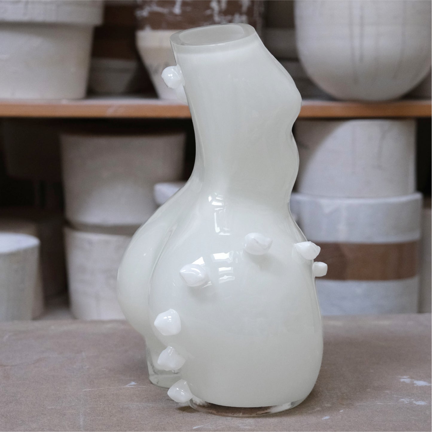 WOMAN VASE »FUTURA CLOUD« WHITE