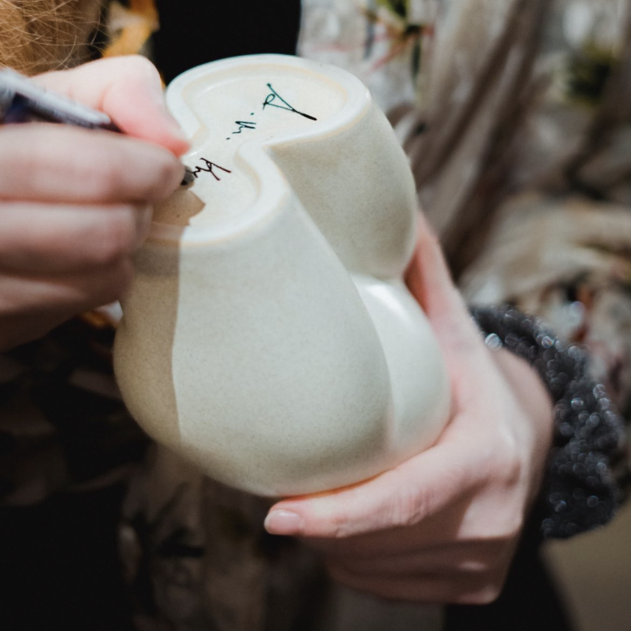 WOMAN VASE »MARILYN« SAND