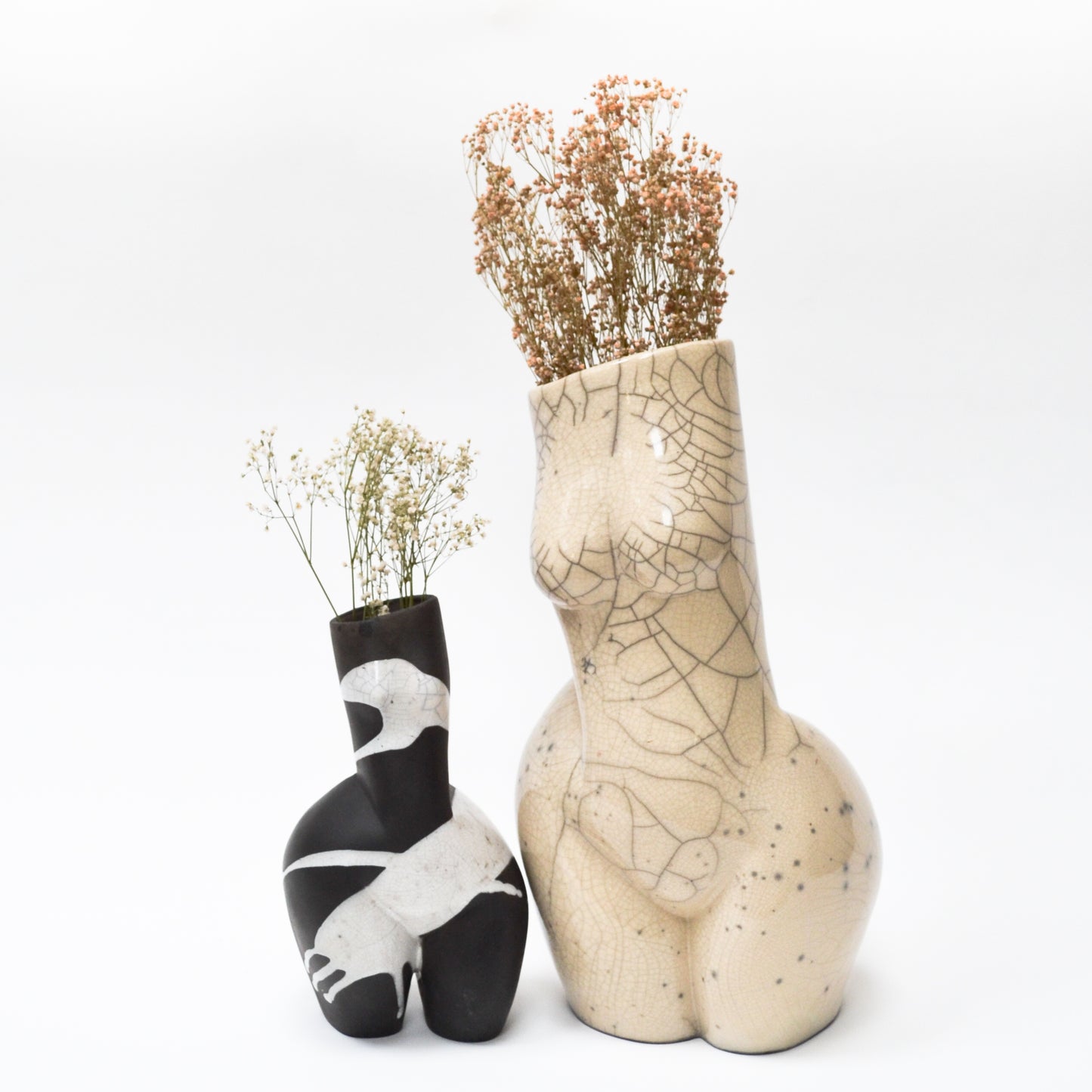WOMAN VASE »MARLENE« RAKU SAND