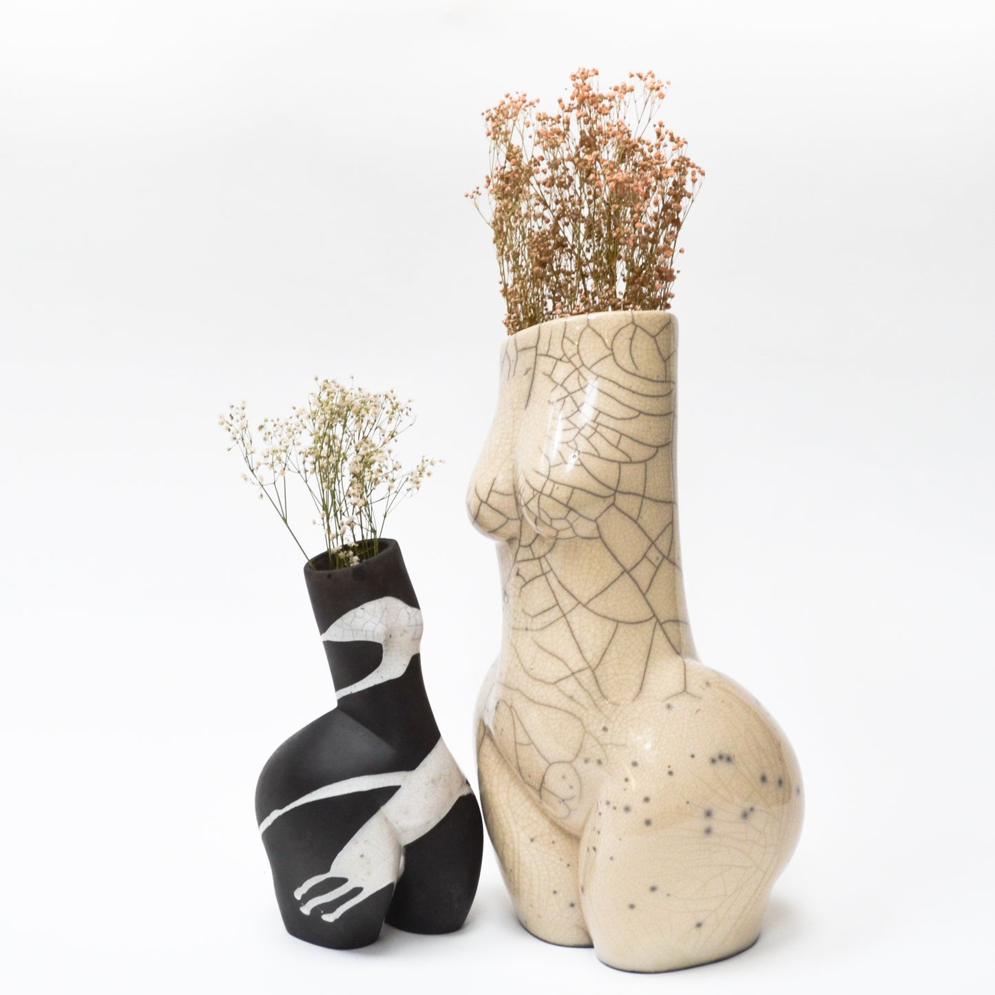 WOMAN VASE »MARLENE« RAKU SAND