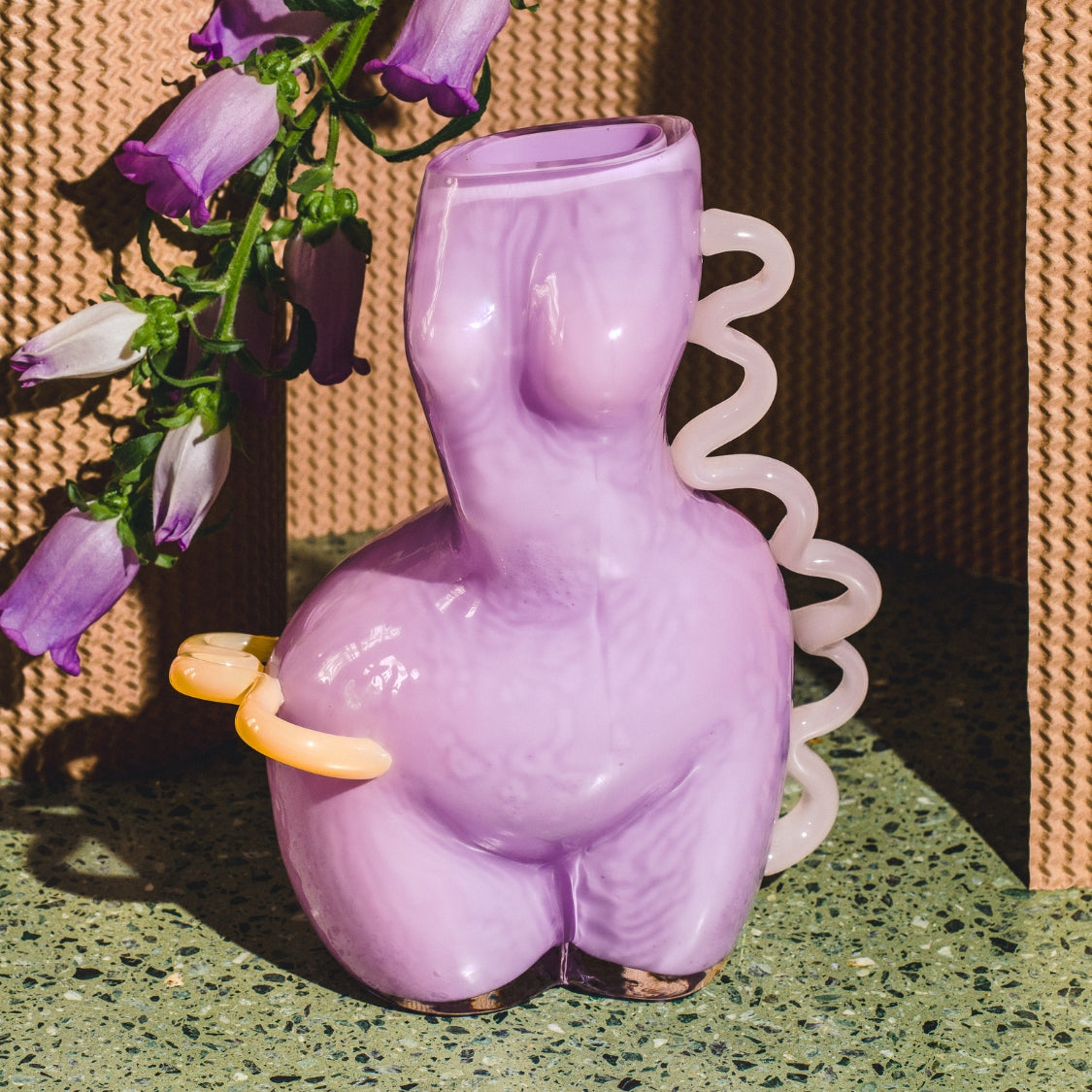WOMAN VASE »FUTURA WAVE«