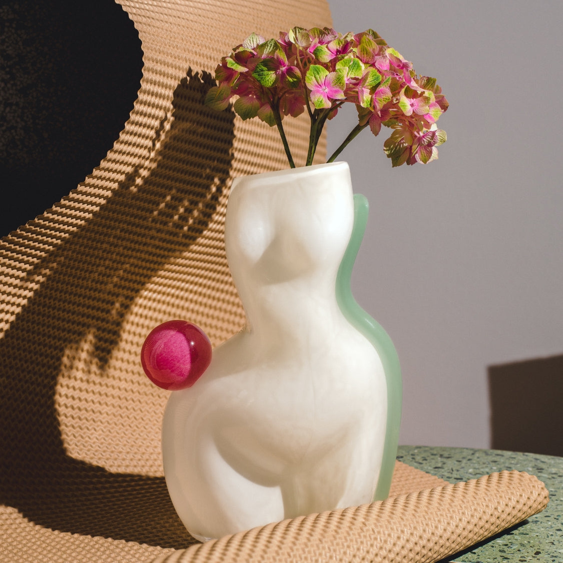 WOMAN VASE »FUTURA AIR«